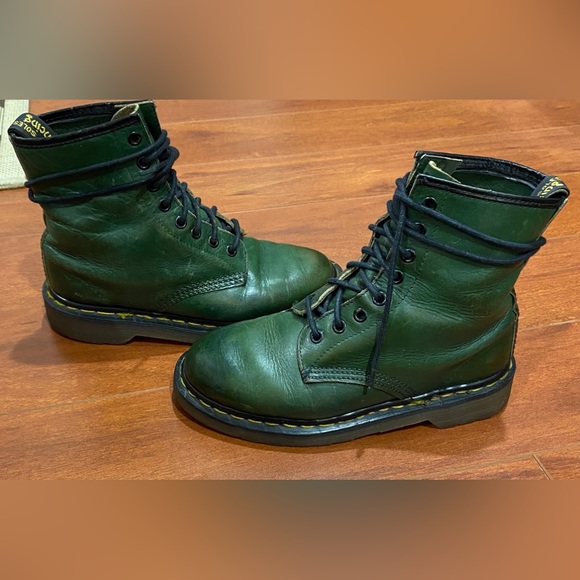 SOLD Vintage Doc Martens 8 Eyelet Green Boots England Sz 6 - Picture 12 of 12